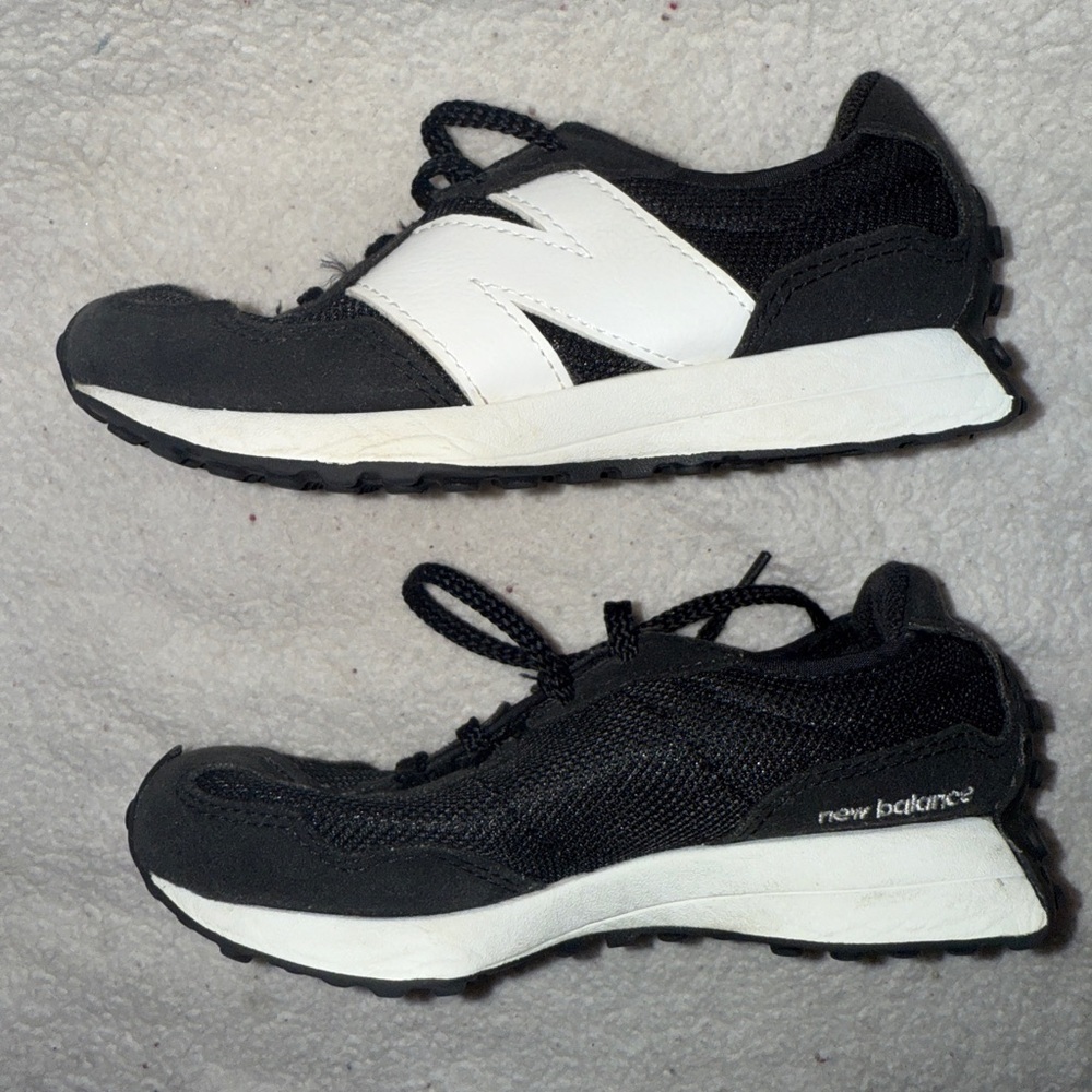 New Balance Kids Classic 327 V1 Sneaker | Size 12 | Black | White | - Picture 4 of 7